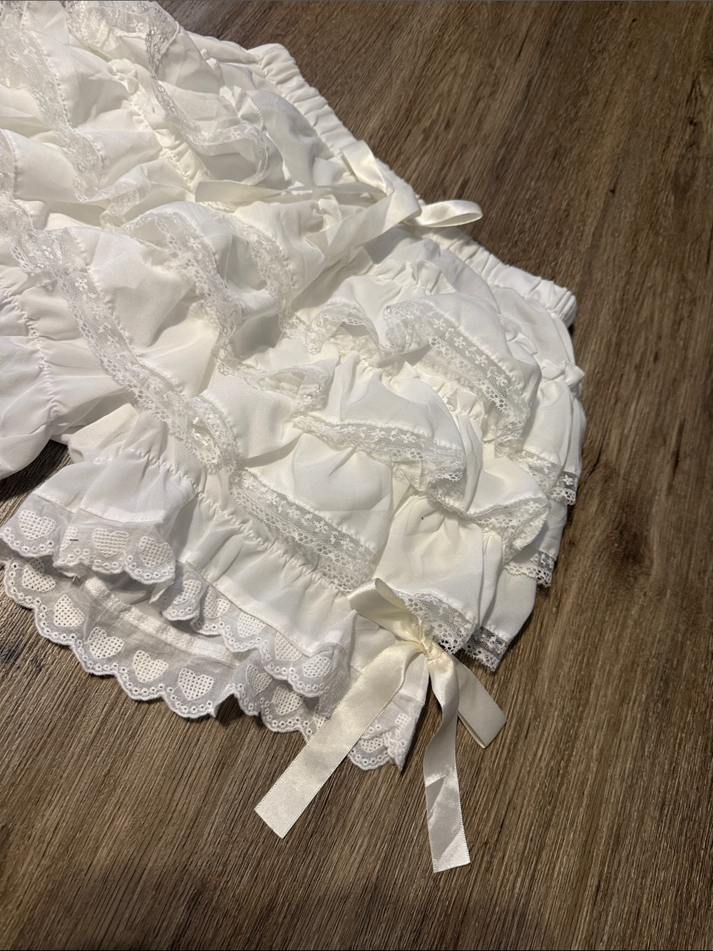 NWOT White Ruffled Lace Bloomers with Satin Ties - Picture 5 of 7